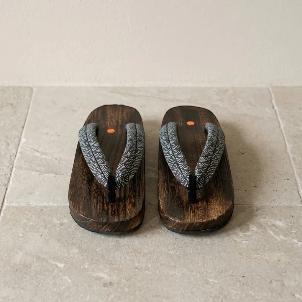 Flat Men's Geta Sandals with Seigaiha Wave Pattern — where minimalism meets durability