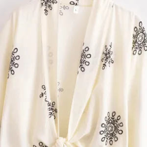 Women's Short Kimono with Ethnic Floral Print — view 4