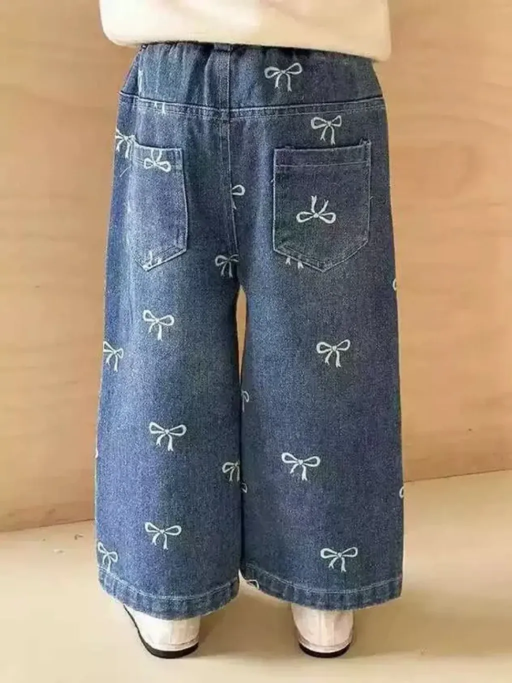 Girls' Blue Jeans with Elasticated Waist and Bow Embroidery — endless ways to style it