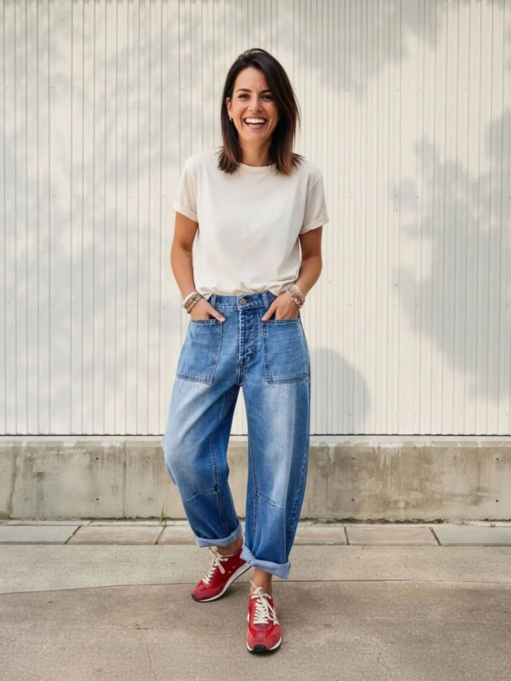 Women's Cropped Blue Washed Relaxed Jeans with Hems