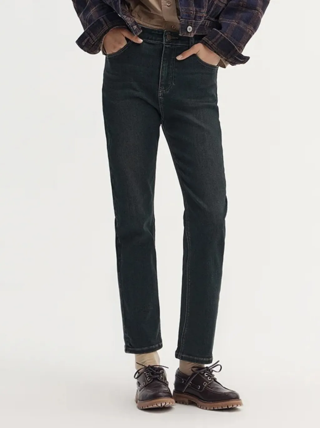 Women's Cropped Straight Fit Black Denim Jeans — endless ways to style it