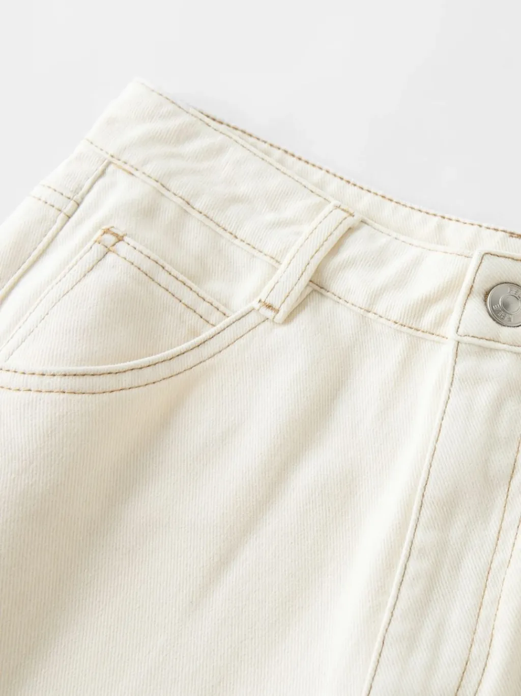 Women's Ecru Straight-Leg Jeans with Contrast Stitching — endless ways to style it