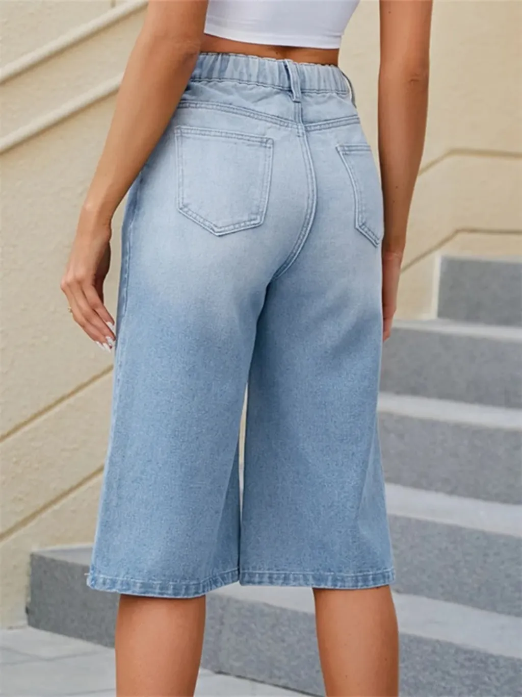 Women's Light Blue Loose Cropped Jeans — endless ways to style it