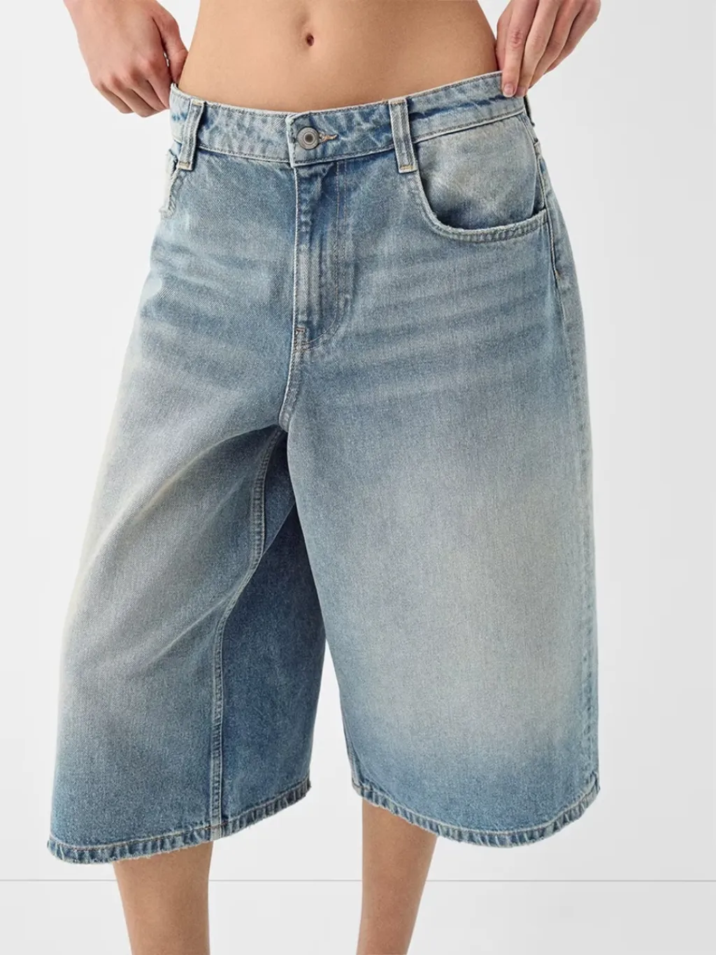 Women's Light Blue Washed Loose Cropped Jeans — quality denim, made to last