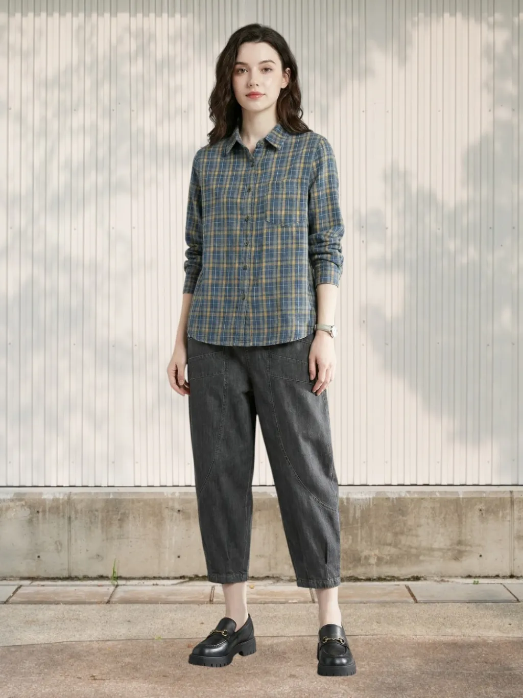 Women's Loose 7/8 Jeans with Statement Pockets