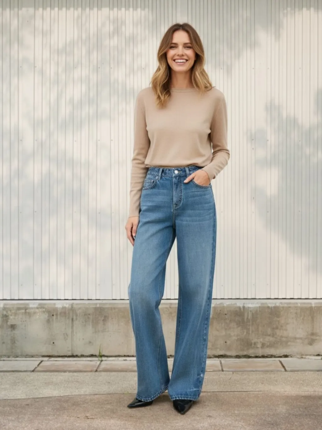 Women's Loose-Fit Straight-Leg Jeans