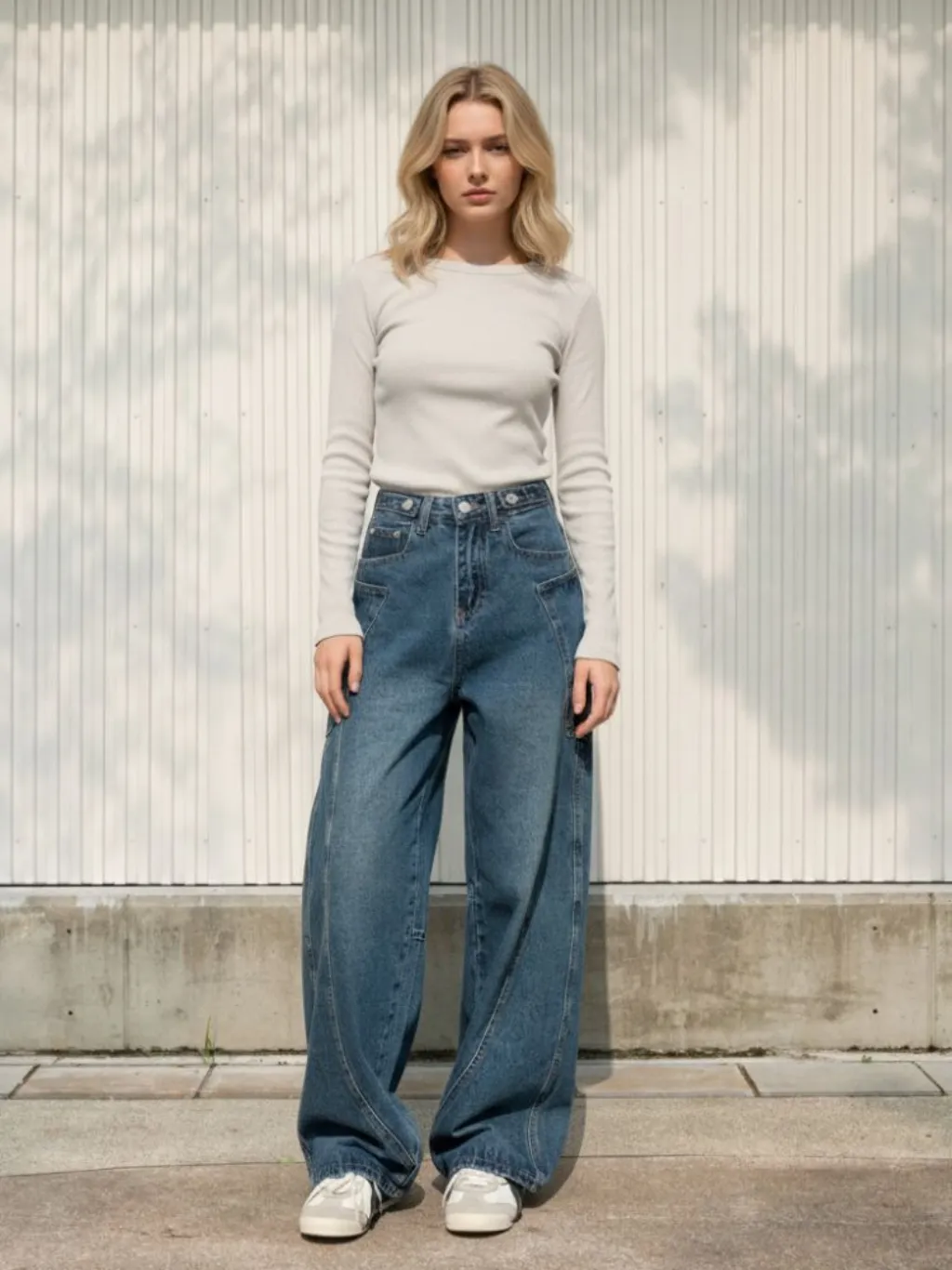 Women's Vintage High-Waisted Wide-Leg Jeans with Structured Seams